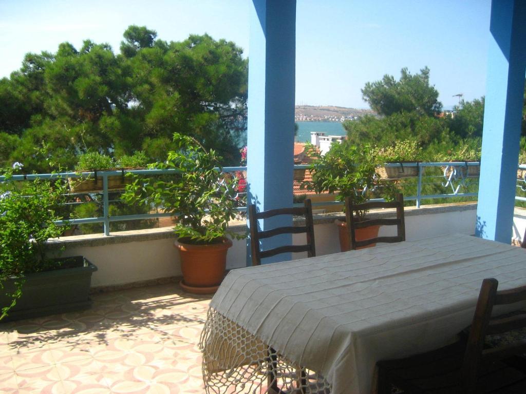 Mavi Pension Ayvalik Exterior foto