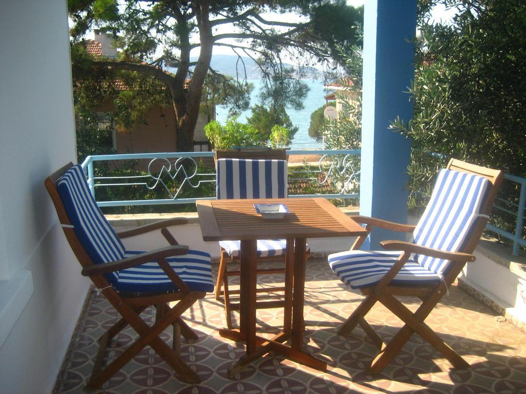 Mavi Pension Ayvalik Exterior foto