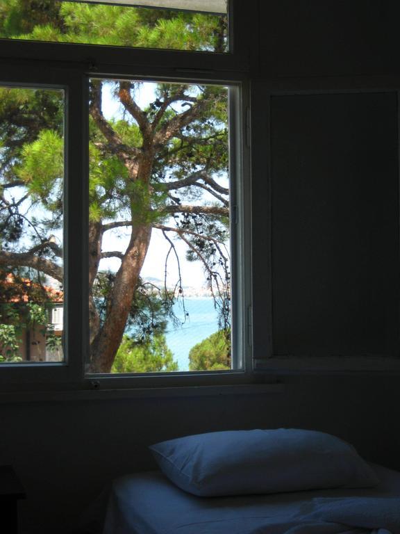 Mavi Pension Ayvalik Exterior foto