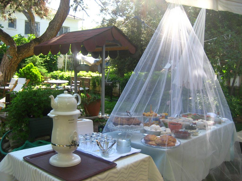 Mavi Pension Ayvalik Exterior foto