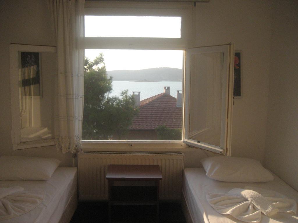 Mavi Pension Ayvalik Exterior foto