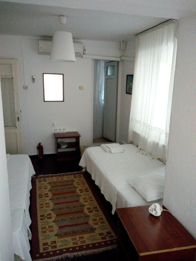 Mavi Pension Ayvalik Exterior foto