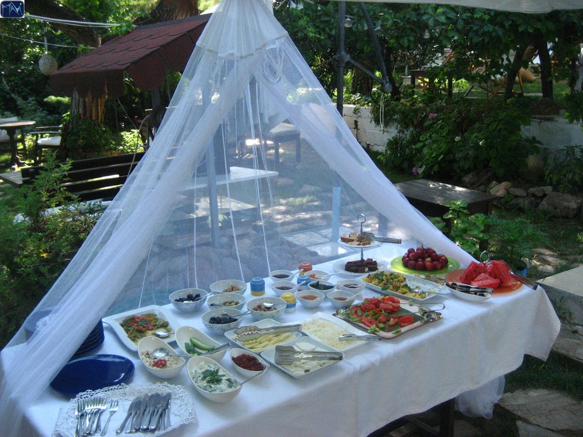Mavi Pension Ayvalik Exterior foto